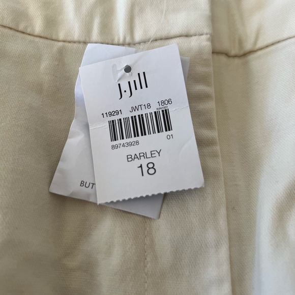 J Jill size 18 ladies shorts, side buttons. - Picture 2 of 4